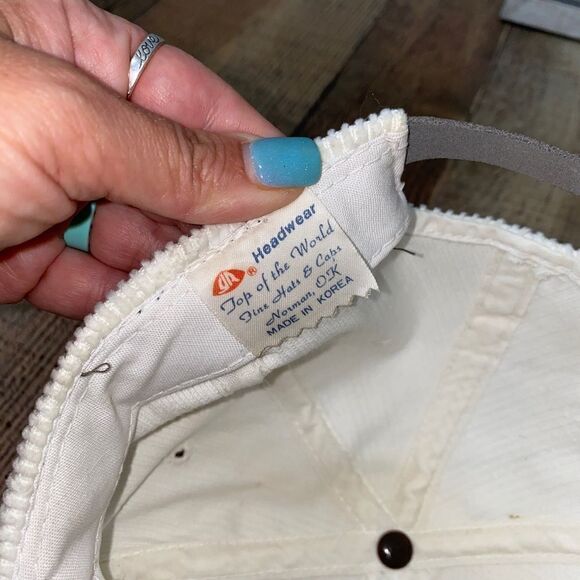 Vintage Corduroy Oklahoma Sooners SnapBack Hat white. - Picture 10 of 11